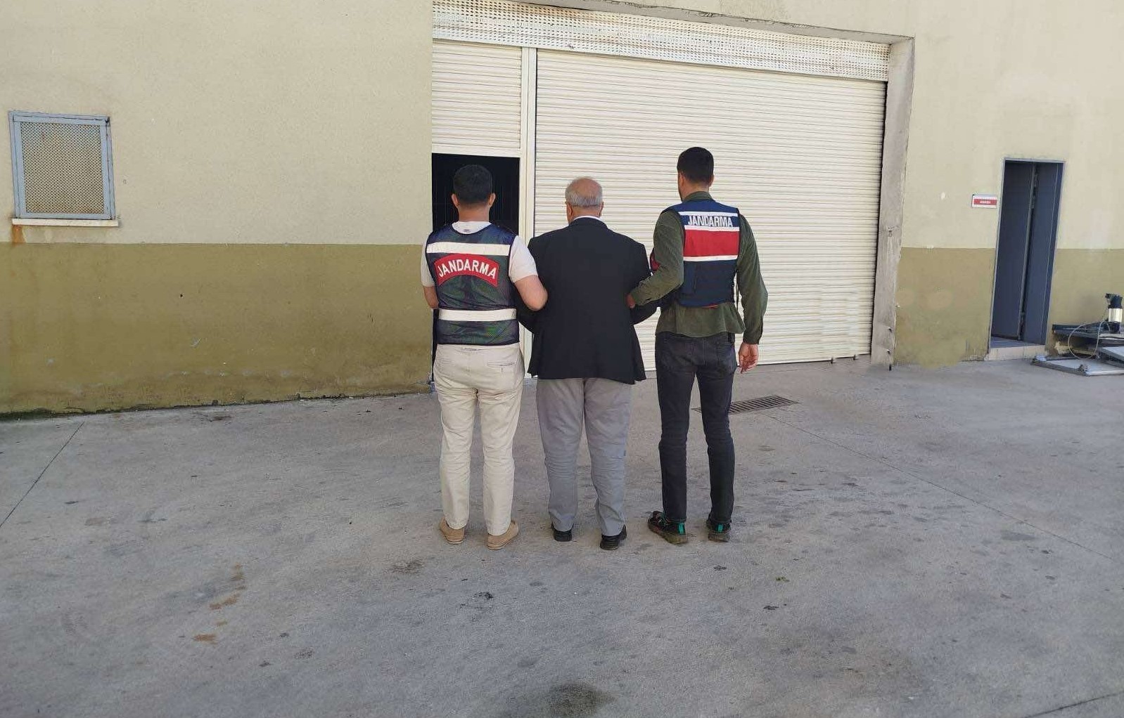 26 Yıl kesinleşmiş hapis cezasıyla aranan hükümlü yakalandı