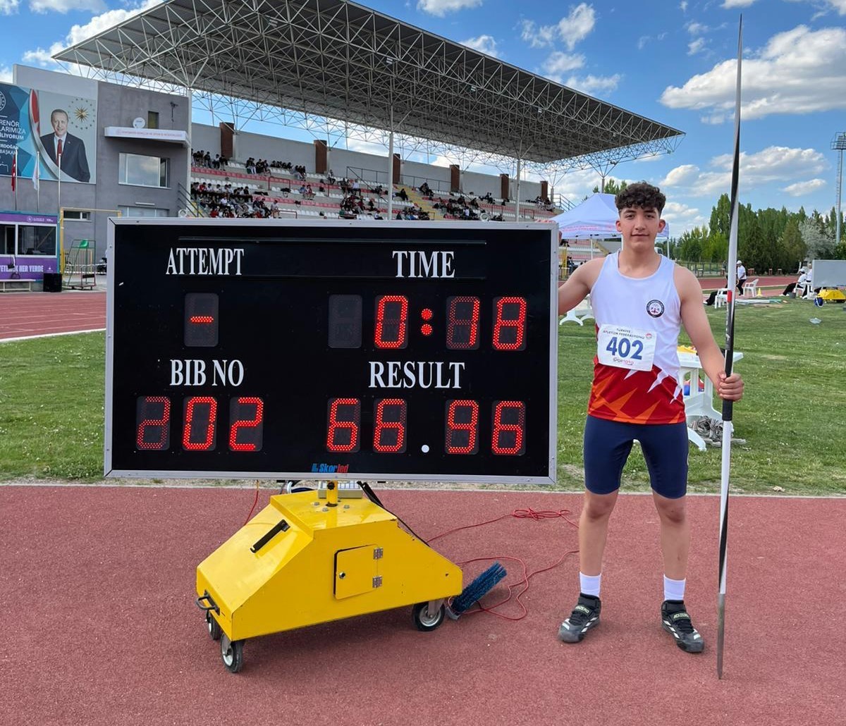 Adil Sani Konukoğlu Spor Lisesi öğrencisi cirit atmada Türkiye şampiyonu oldu