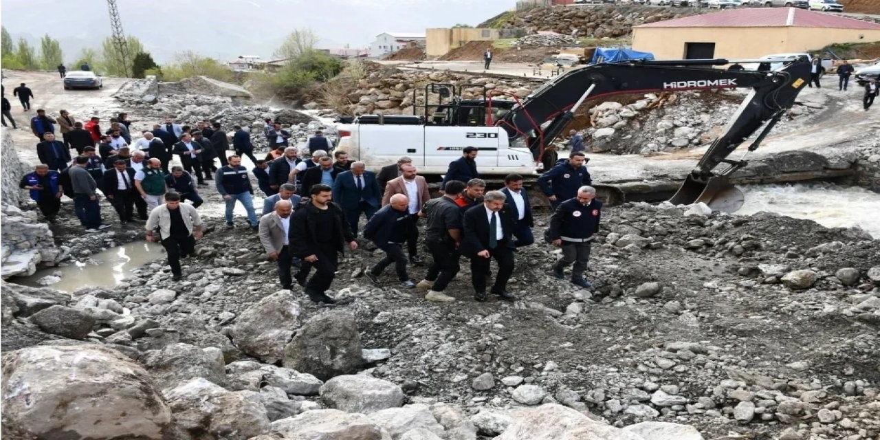 Beytüşşebap’taki sel bölgesinde inceleme