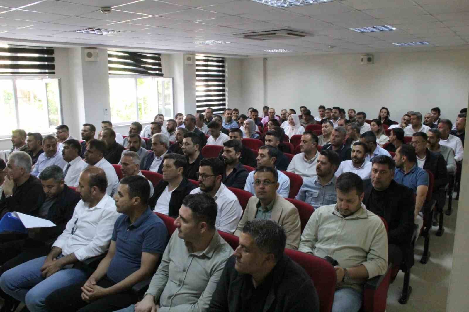 Cizre’de okul müdürleri toplantısında eğitim masaya yatırıldı