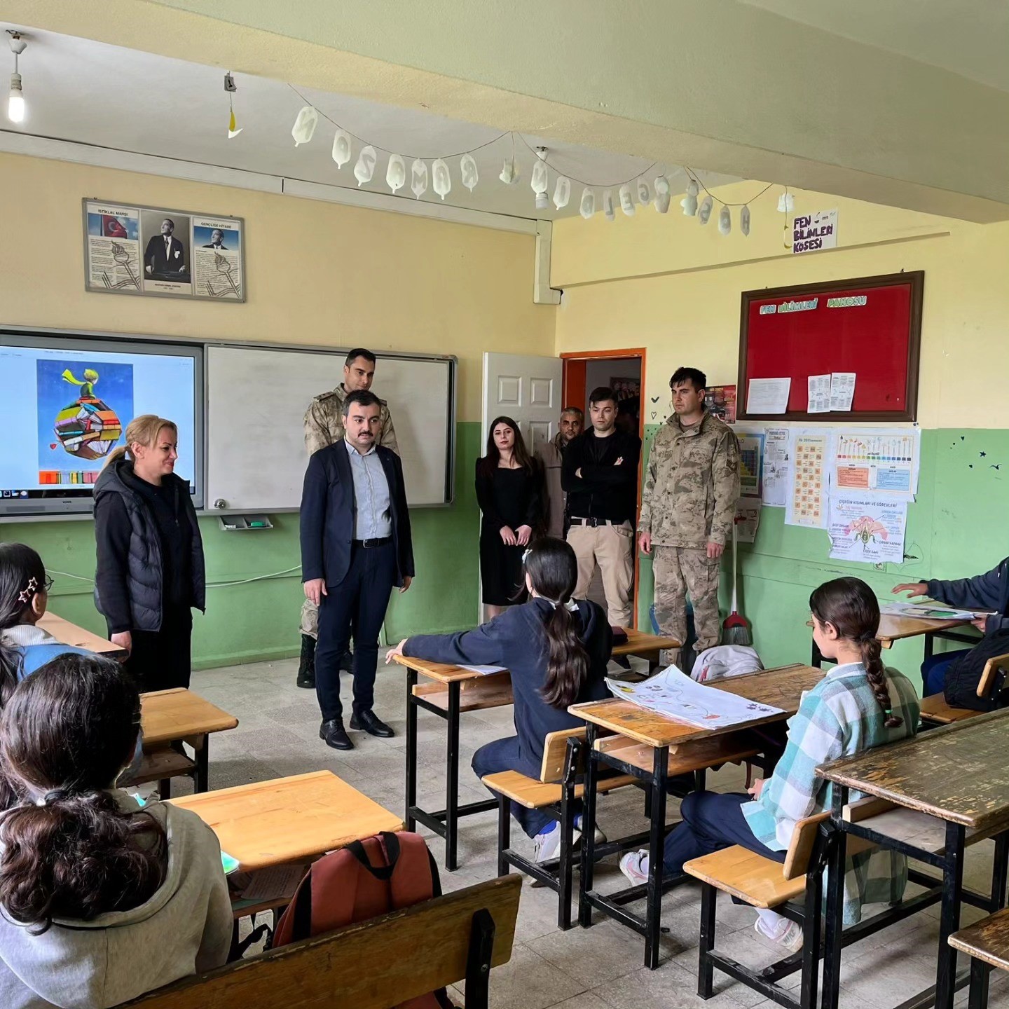 Dicle Kaymakamı Atış, öğrenci ve öğretmenlerle bir araya geldi