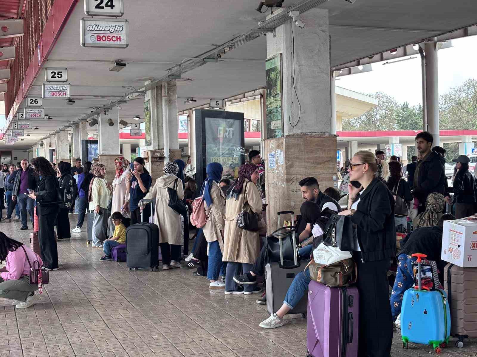 Gaziantep otogarında Kurban Bayramı yoğunluğu başladı