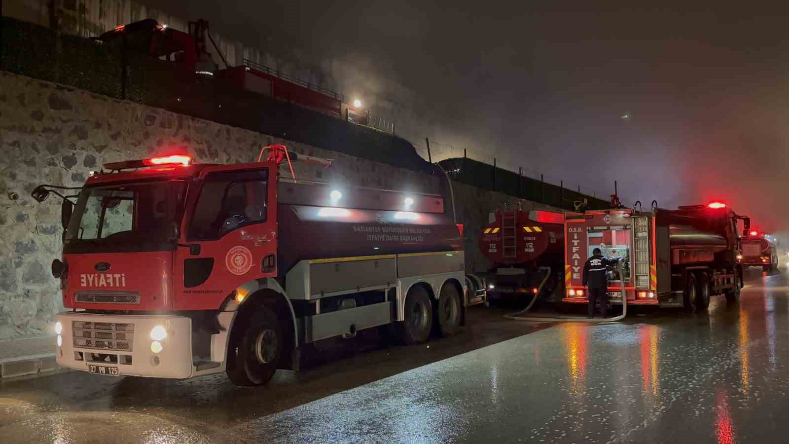 Gaziantep’te mobilya fabrikası yangını kontrol altına alındı