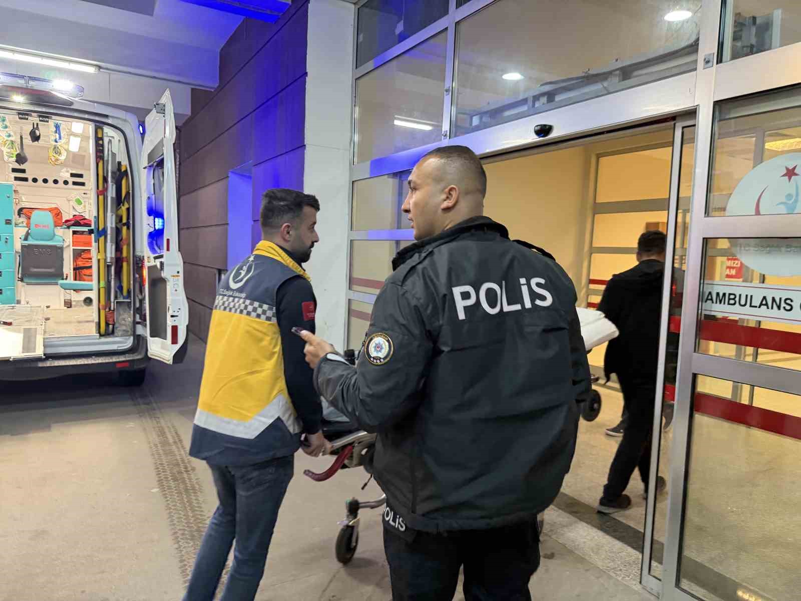 Hükümlü şahıs, hastanede kafasında bardak kırarak kendini yaraladı