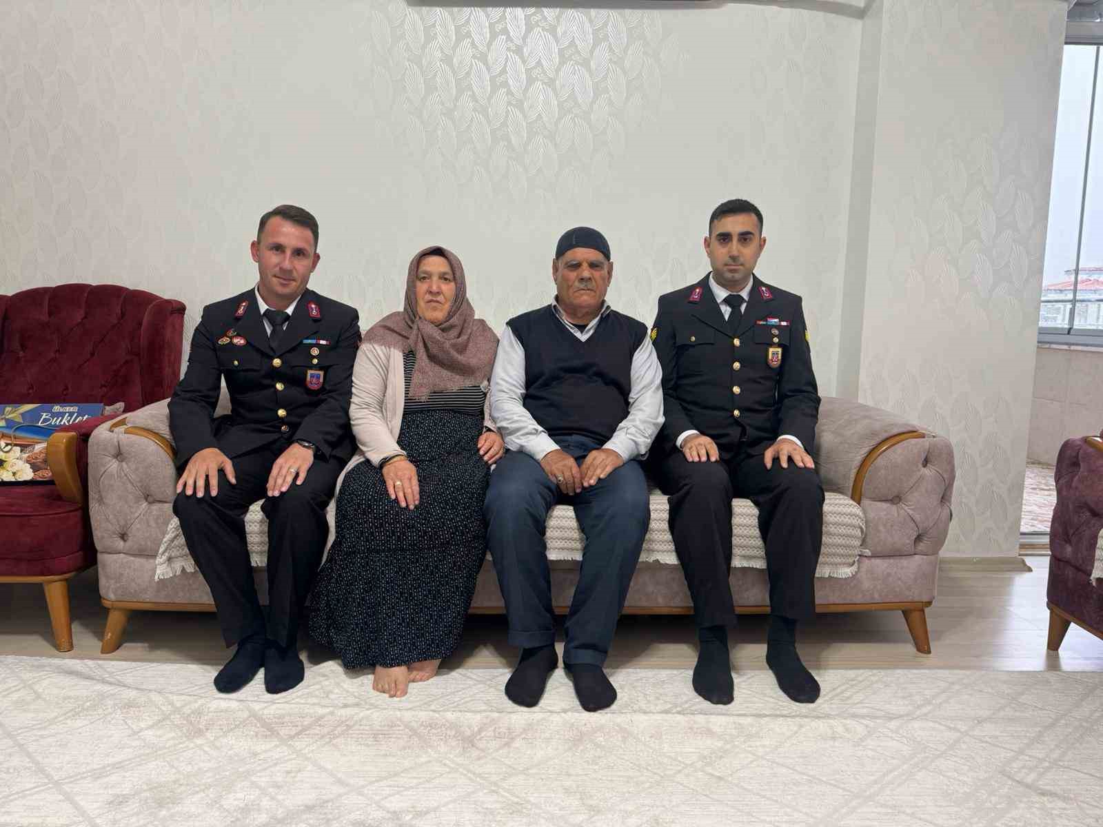 Jandarma, şehit aileleri ve gazileri unutmadı
