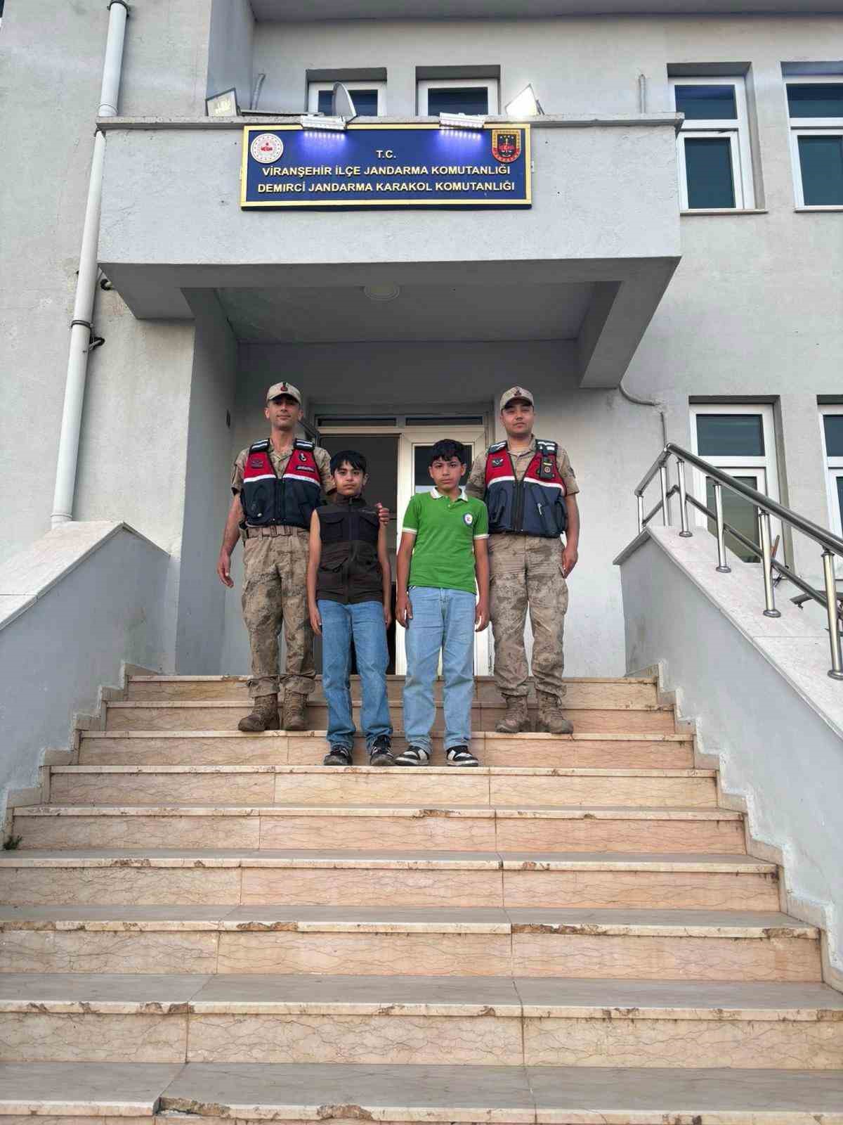 Jandarmanın dikkati kayıp çocukları ailelerine kavuşturdu