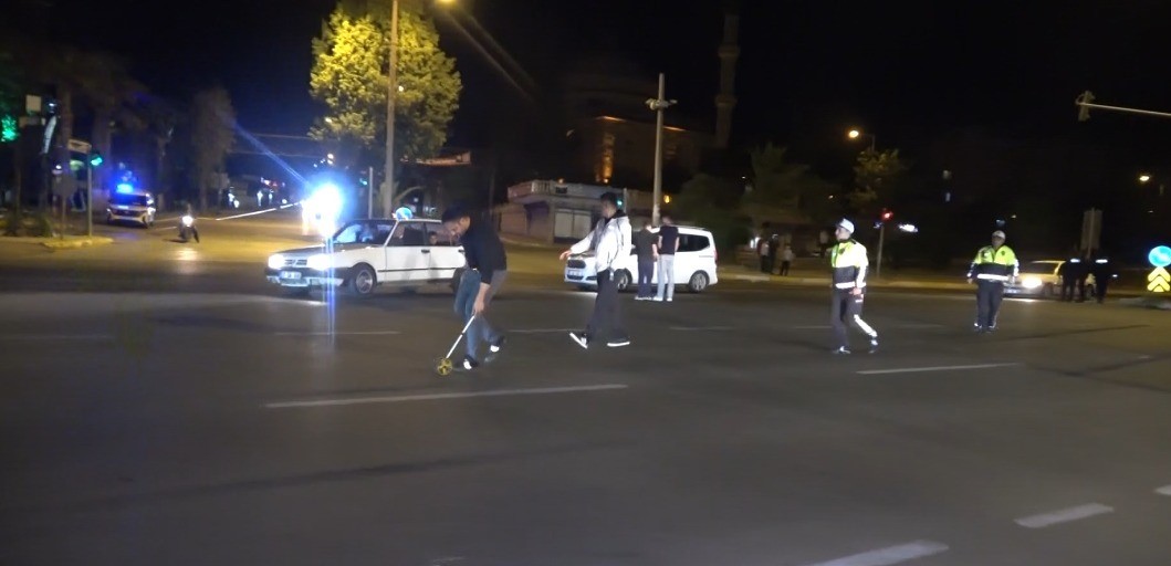 Kilis’te feci kaza: Tır ile çarpışan motosikletteki 2 kişi ağır yaralandı