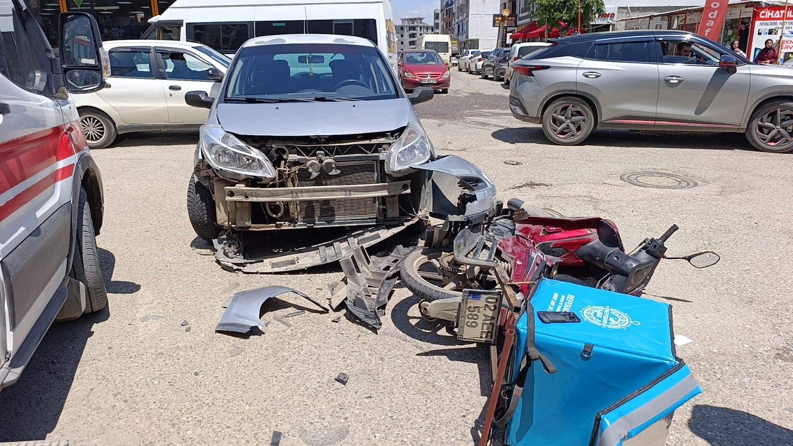 Otomobil ile motosiklet çarpıştı: 1 yaralı