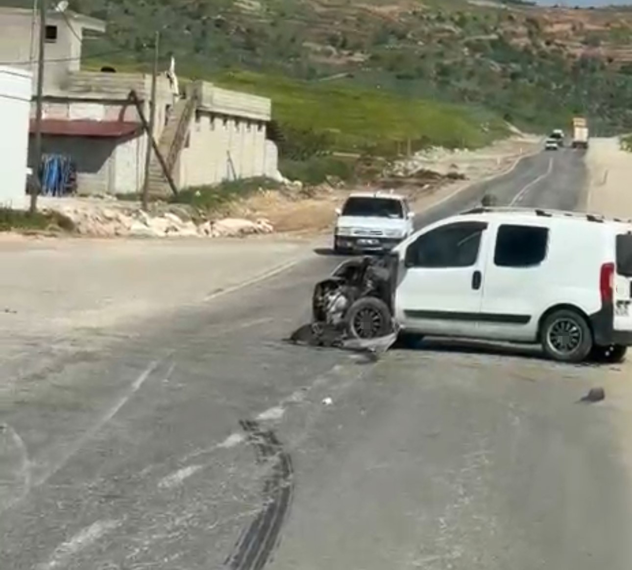 Siirt OSB’de iki hafif ticari araç çarpıştı